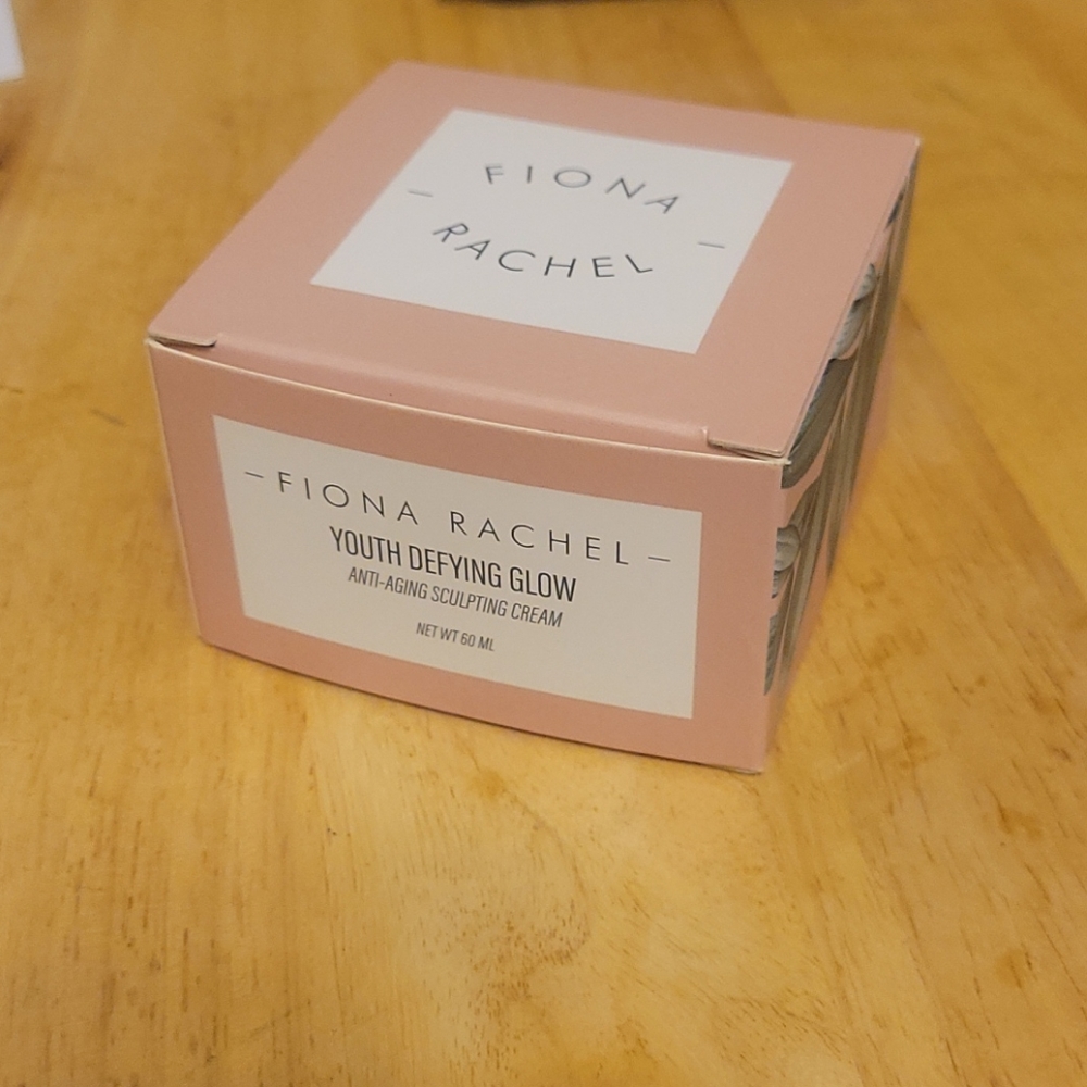 New Fiona Rachel Youth Defying Glow Face Cream